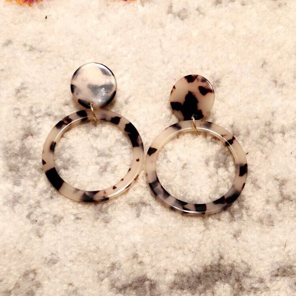 SOLD NEW chunky resin/tortoise shell drop earrings